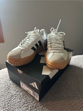 Women’s Adidas VL Court